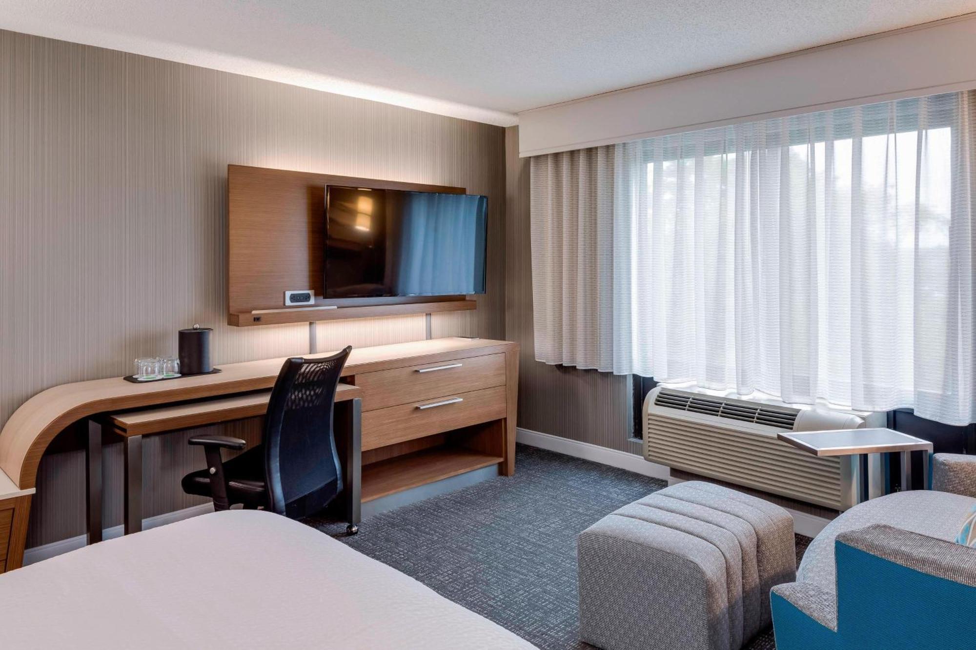 Courtyard By Marriott Portsmouth Hotel Exterior foto