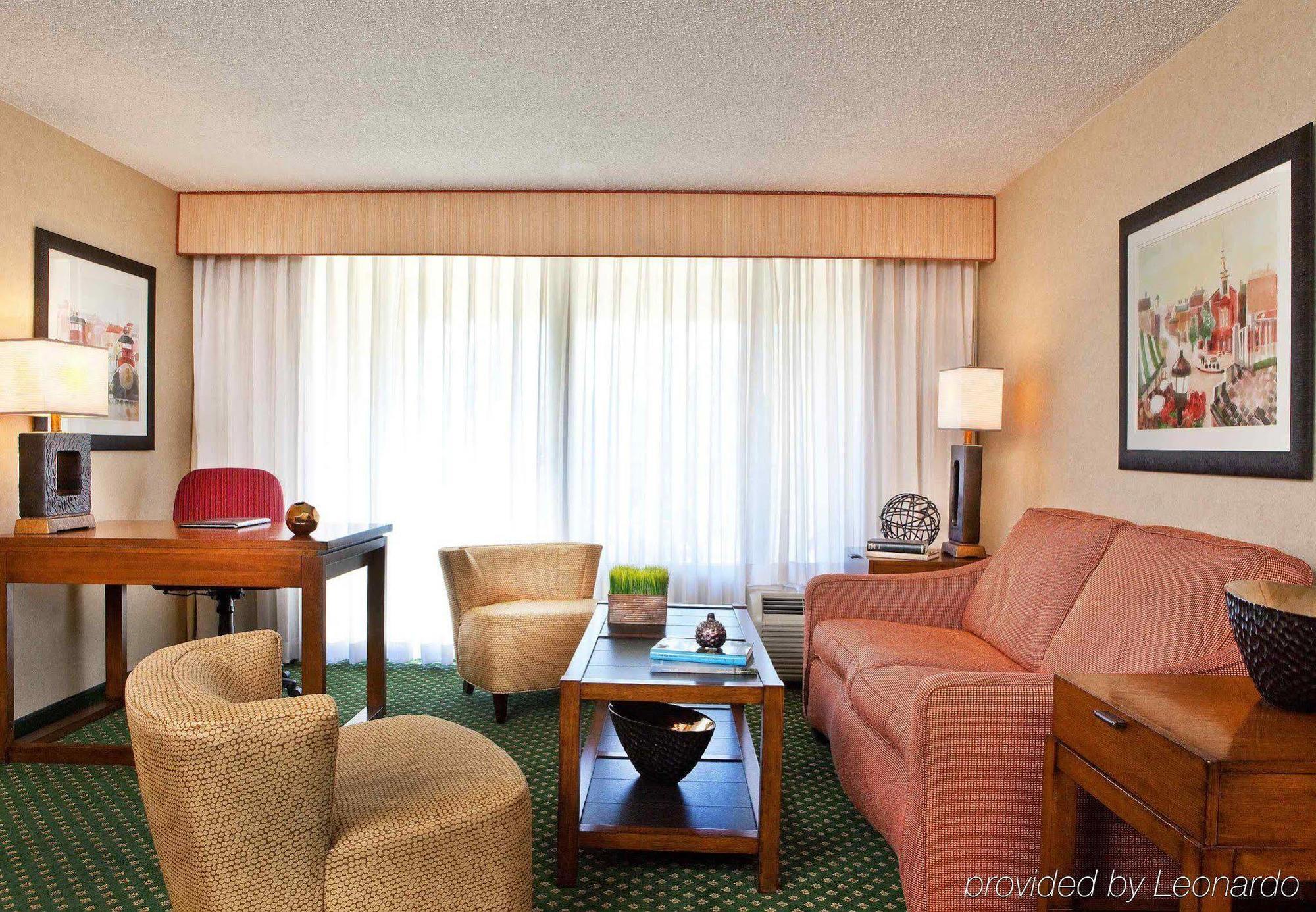 Courtyard By Marriott Portsmouth Hotel Exterior foto